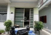 nhà 1 trệt , 1 lầu góc 2 mặt tiền gân chợ , trường , bệnh viện . cách biển 1km . diện tích 28 m2 giá 2 tỷ 100